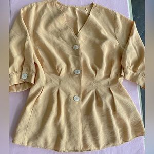 Soos brand Women’s mid sleeve buttoned top, Size S.